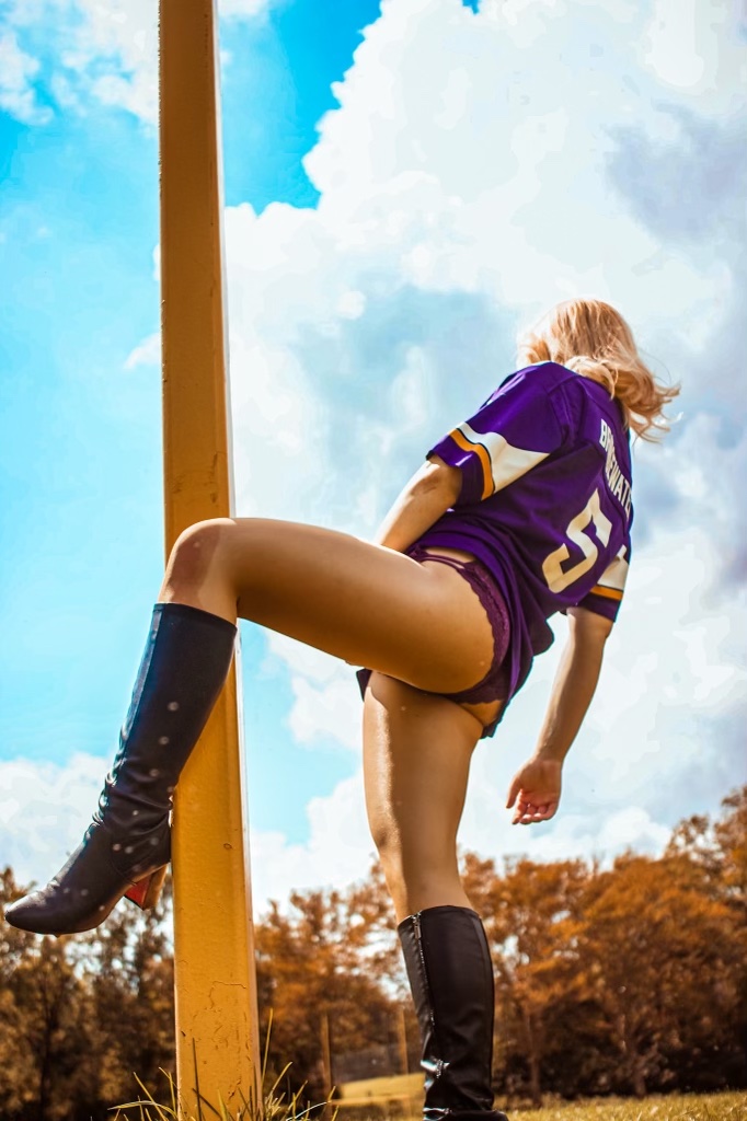 McGinnisTulsa's tweet image. A glimpse into my past works... 📸 
Here are just a few of my favorite shots from the past year. 

Want to see more? 
Check out my instagram @ Tulsa_is_thriving 
🫶

#photoshoot #feelingood #football #modelsearcher