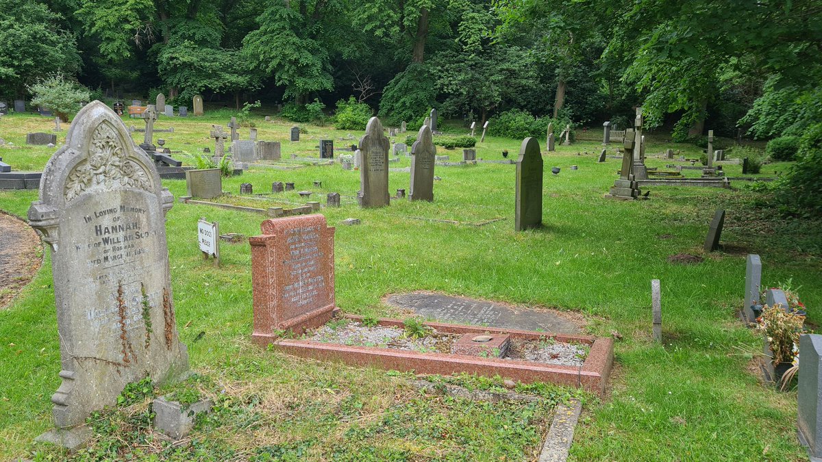 InscriptionsWw1's tweet image. #RememberedHere

#StChadsChurch #Hopwas #Staffordshire

#WW1 #LestWeForget

More photos via facebook.com/share/p/XA68Ks…

#wewillrememberthem #fww #warmememorials #memorials #greatwar #westernfront #wargraves #taphophile #firstworldwar #InscriptionsWW1