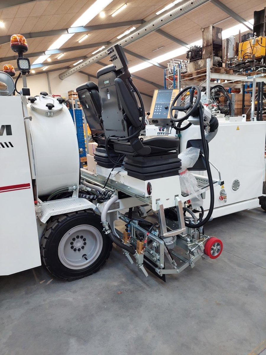 Introducing our newly  acquired BORUM BM 5000 SP T road marking machine! This exciting  development comes after a highly successful visit to the Borum A/S factory in Denmark.