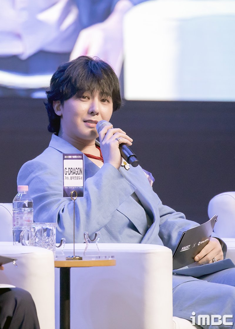 gdragonintl's tweet photo. G-DRAGON said  “I’ve been told that I’m a genius since I was young, but aren’t KAIST students really geniuses? “I want to learn a lot in the future,” he said. At the same time, he added, “I hope you think of me as an older brother who can help even a little.”

G-DRAGON ICON OF INNOVATION
#GDRAGON_InnovateKR2024
#GDRAGONxKAIST
#지드래곤 @IBGDRGN