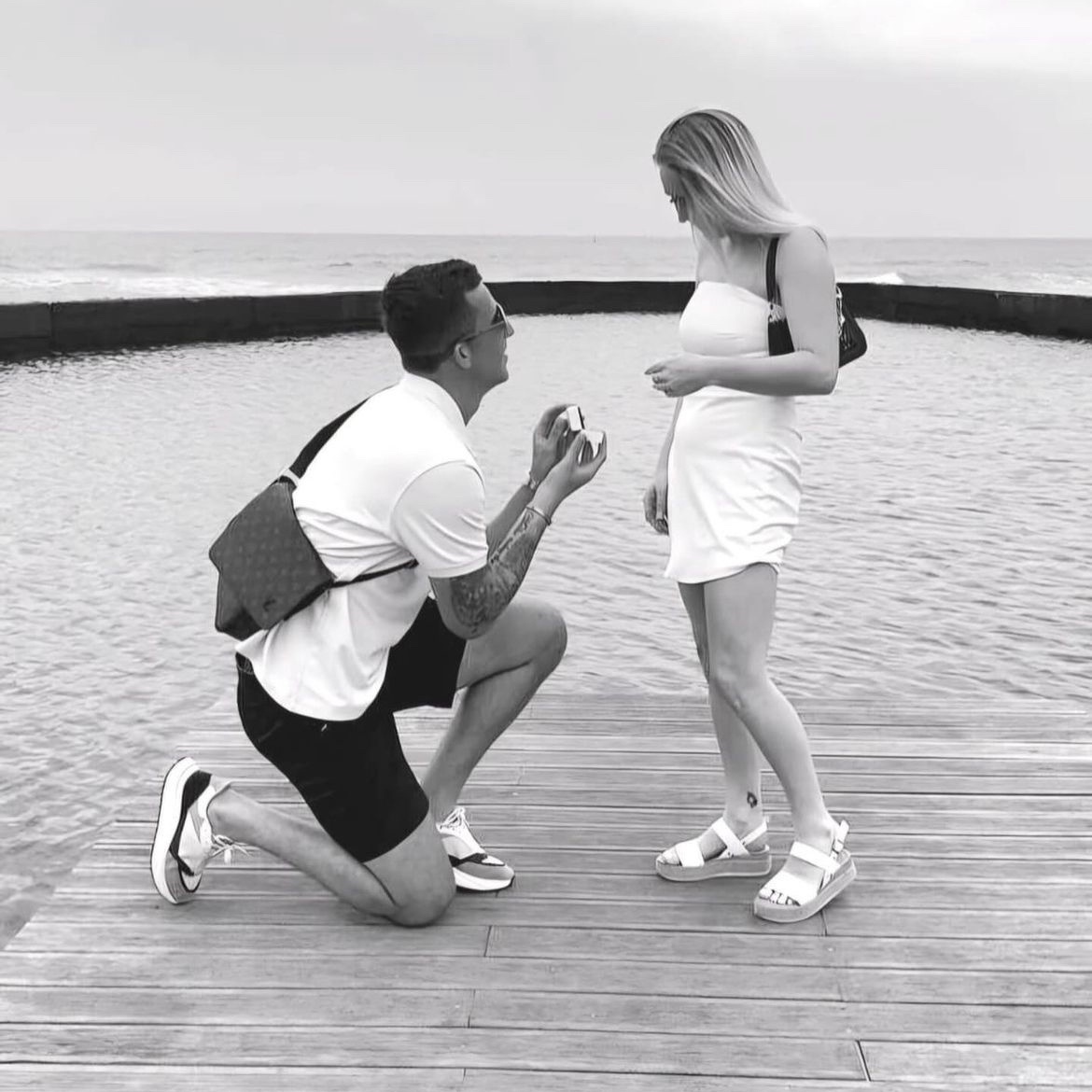 leytonorientfc's tweet photo. 💍 A massive congratulations to O's stopper Sam Howes and his partner, who got engaged yesterday! ❤️

#LOFC #OneOrient https://t.co/StgtK5l9Bq