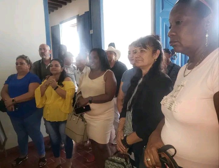 IdelmisECME's tweet photo. ...MÙSICA CON HUMOR....
Encuentro en el Museo Prov de Historia la Periquera con familiares, músicos e invitados en homenaje al Rey del Doble Sentido Faustino Orama Osorio.
#CubaEsCultura
#Holguìn
#ECME https://t.co/bDB8dk8yWT
