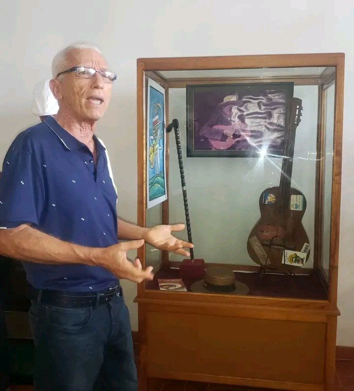 IdelmisECME's tweet photo. ...MÙSICA CON HUMOR....
Encuentro en el Museo Prov de Historia la Periquera con familiares, músicos e invitados en homenaje al Rey del Doble Sentido Faustino Orama Osorio.
#CubaEsCultura
#Holguìn
#ECME https://t.co/bDB8dk8yWT