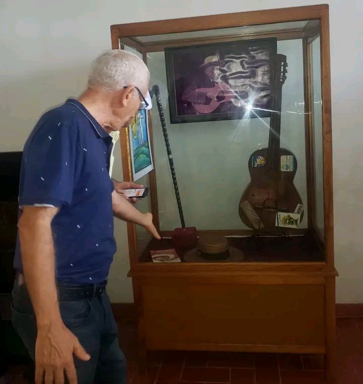 IdelmisECME's tweet photo. ...MÙSICA CON HUMOR....
Encuentro en el Museo Prov de Historia la Periquera con familiares, músicos e invitados en homenaje al Rey del Doble Sentido Faustino Orama Osorio.
#CubaEsCultura
#Holguìn
#ECME https://t.co/bDB8dk8yWT