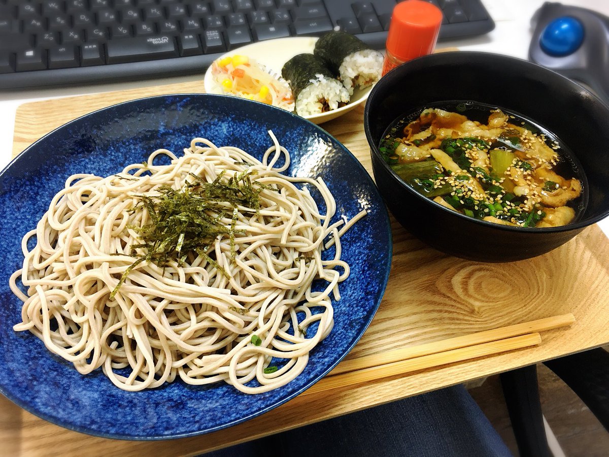 今日は席まで持ってきて、出前風でつけ蕎麦を食べました😊なんかOL感が出てワクワクしました( ´ ▽ ` )♪
#b型事業所
#web屋FUJI
#つけ蕎麦
#出前風でOL感を満喫