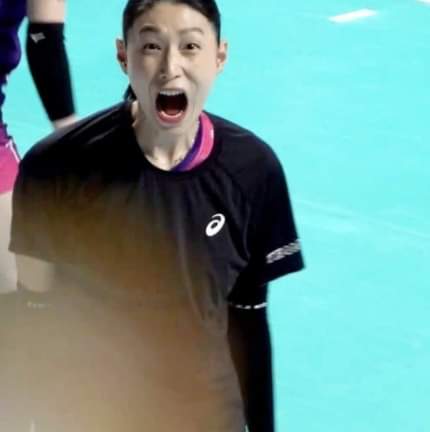 WkfxjfrP's tweet photo. 김연경 사진 찍다가 공에 맞은 사람 https://t.co/HLIVKsVVGb