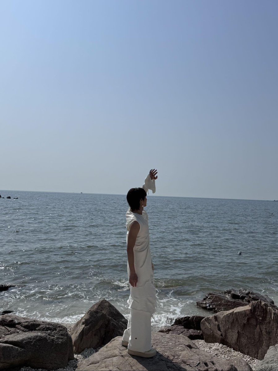 sounds_of_cheol's tweet photo. junhui 🖤 https://t.co/WE2oHij5V2