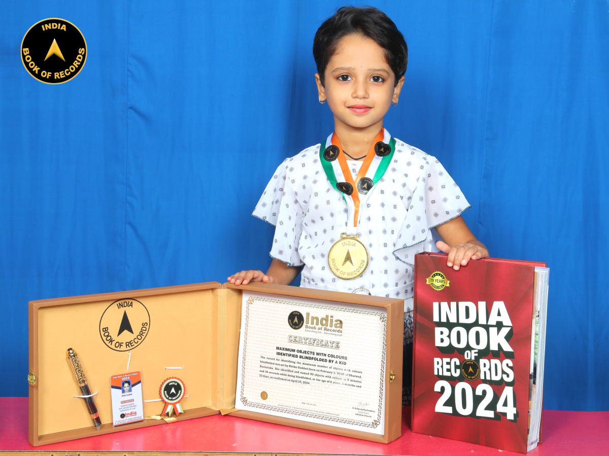 indiabookrecord's tweet image. The record for identifying the maximum number of objects with colours blindfolded was set by Ritika Guddad of Dharwad, Karnataka. 
#ProudMoment #RecordBreaker #MemoryMaster #IBR #IndiaBookofRecords #recordbreaker 
Read At: indiabookofrecords.in/maximum-object…