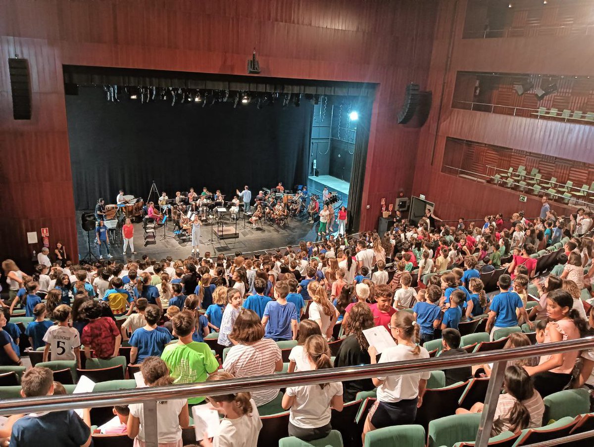 *L'ESCOLA CANTA 2024*

La Banda Jove de la Música Vella participa en aquesta edició amb tots els centres educatius de Xàtiva d'Educació Primària

Us esperem el Divendres 7  de juny a les 19:30h al Camp Murta!! Anem a fer història!

Gràcies a @ajxativa per la implicació!!