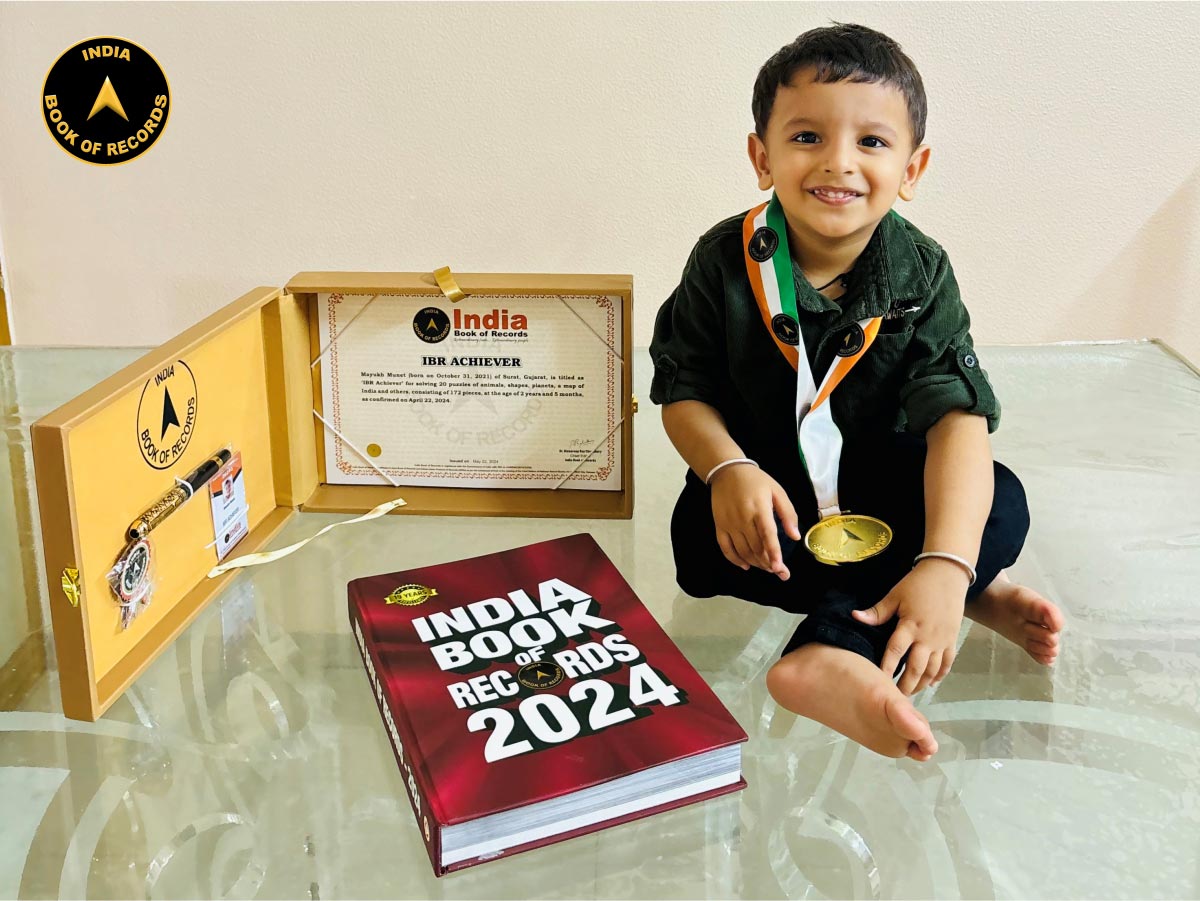 indiabookrecord's tweet image. Mayukh Munet of Surat, Gujarat, is titled as ‘IBR Achiever’ for solving 20 puzzles of animals and many more.
#ProudMoment #RecordBreaker #MemoryMaster #IBR #IndiaBookofRecords 
Read more: indiabookofrecords.in/mayukh-munet-i…
