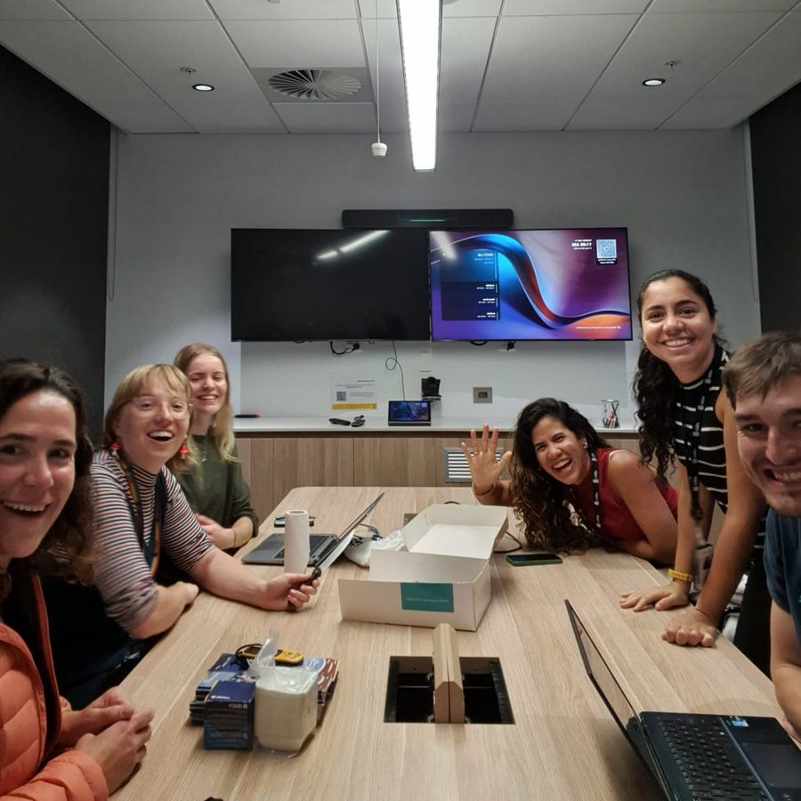 Congratulations to our lab member Thayanne Lima Barros who submitted her PhD last month on the impacts of bushfires in estuaries! Thay was supervised by Mariana Mayer Pinto, Katie Dafforn, Emma Johnston and Stuart Simpson. Awesome work!