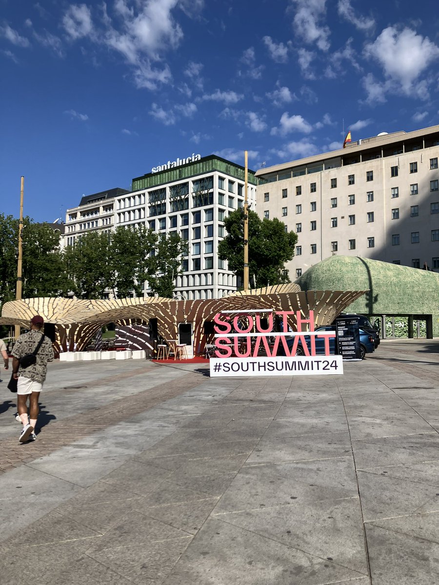 ana_coffee&wine tweet media