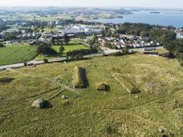 ArkmuseumUiS's tweet image. Museet åpner igjen til høsten 2024. I sommer har vi et spennende tilbud på Jernaldergården på Ullandhaug med mange kjekke aktiviteter. Opplev livet i jernalderen i rekonstruerte langhus opprettet på de originale hustuftene. Velkommen til gards! uis.no/nb/arkeologisk…