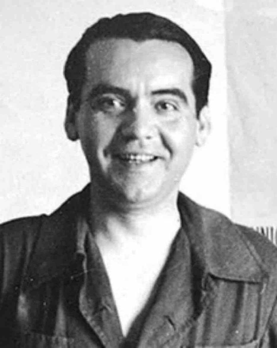 Federico García Lorca (5. Juni 1898 -19. August 1936 )war ein spanischer Lyriker und Dramatiker. Mit anderen erneuerte er das spanische Theater, das in spätromantischen Formeln und in einem flachen Naturalismus erstarrt war.