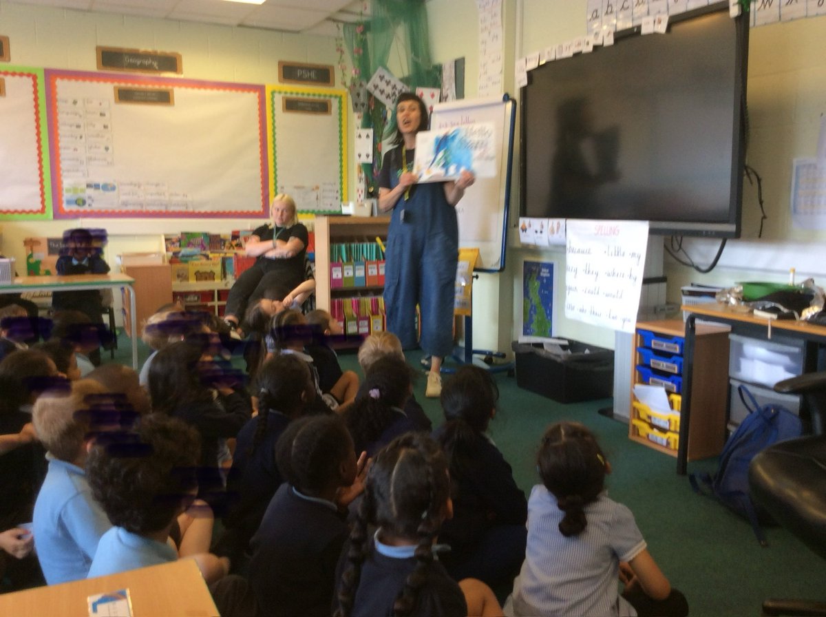 Hillyfield_E17's tweet image. Thank you Lottie for making our first day back to school extra special, we loved helping you tell the story of the annoying elephant! #Year1hill @MagicBoxE17