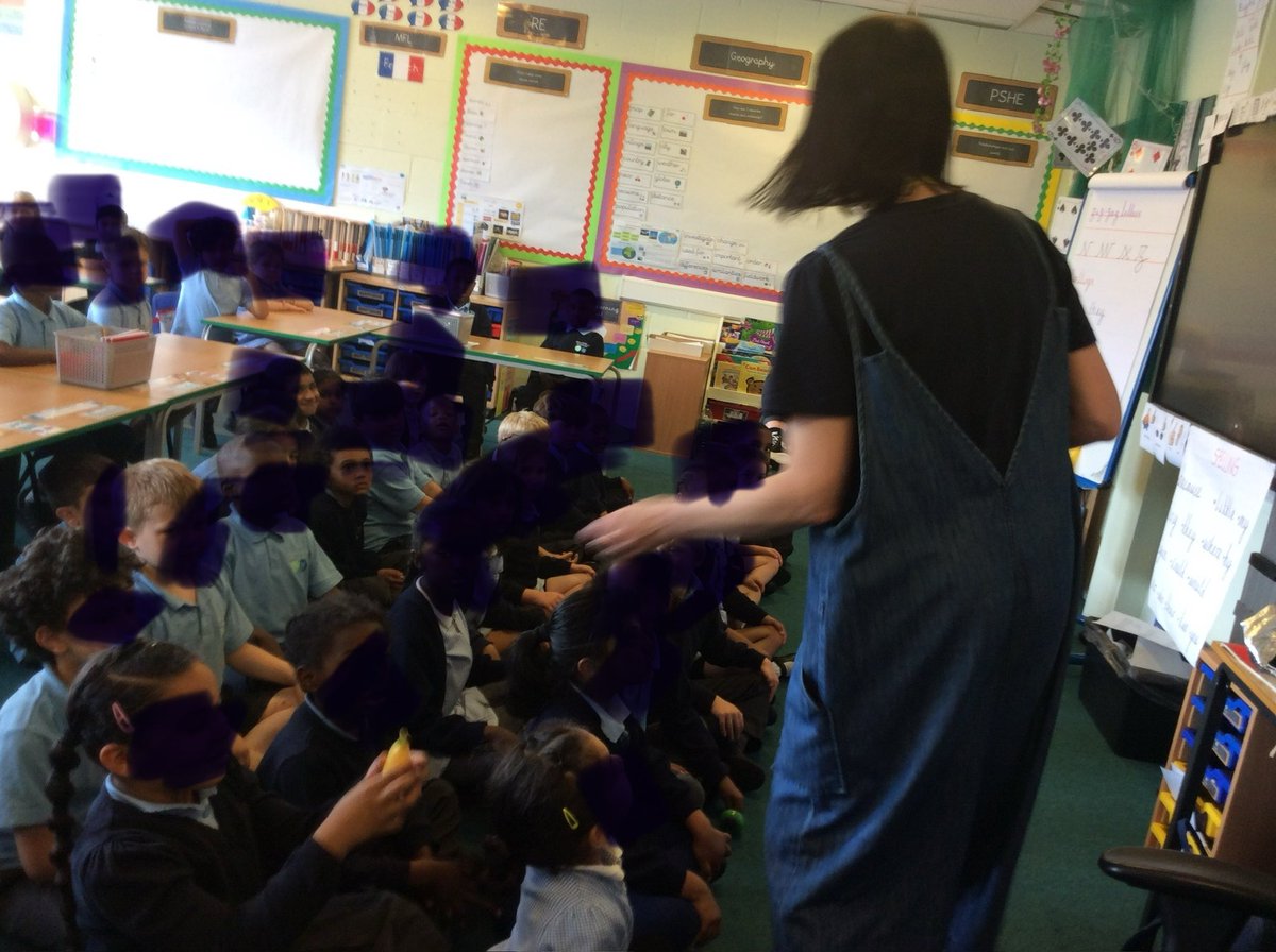 Hillyfield_E17's tweet image. Thank you Lottie for making our first day back to school extra special, we loved helping you tell the story of the annoying elephant! #Year1hill @MagicBoxE17