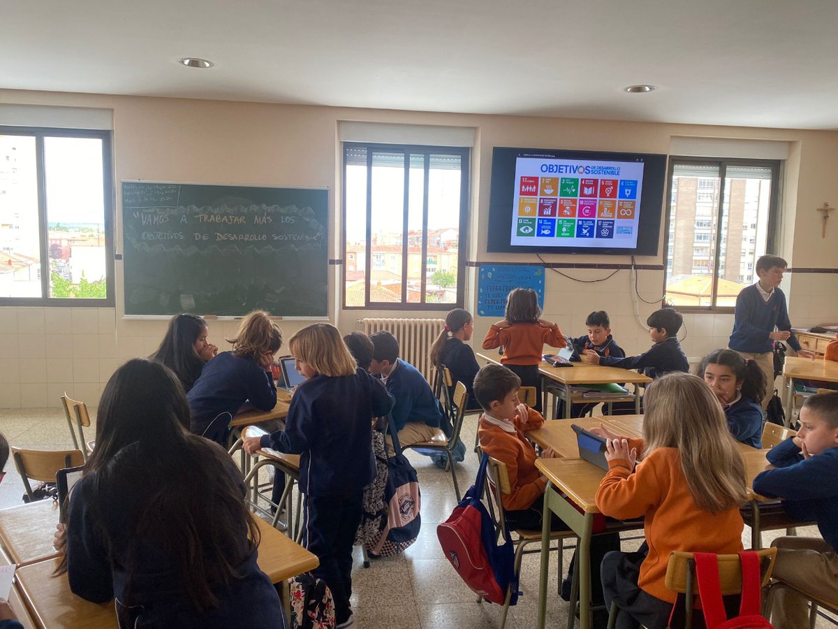PastorinasLeon's tweet photo. 🌱💡 En nuestro colegio, estamos comprometidos con el cambio. Buscamos soluciones y proyectos para conseguir un mundo más sostenible. Juntos, ¡podemos marcar la diferencia! 💚 #casacomúnAM #sostenibilidad #educaciónambiental #somospastorinas #somosdiferentes #eqtmd https://t.co/wY4tAVtcOi