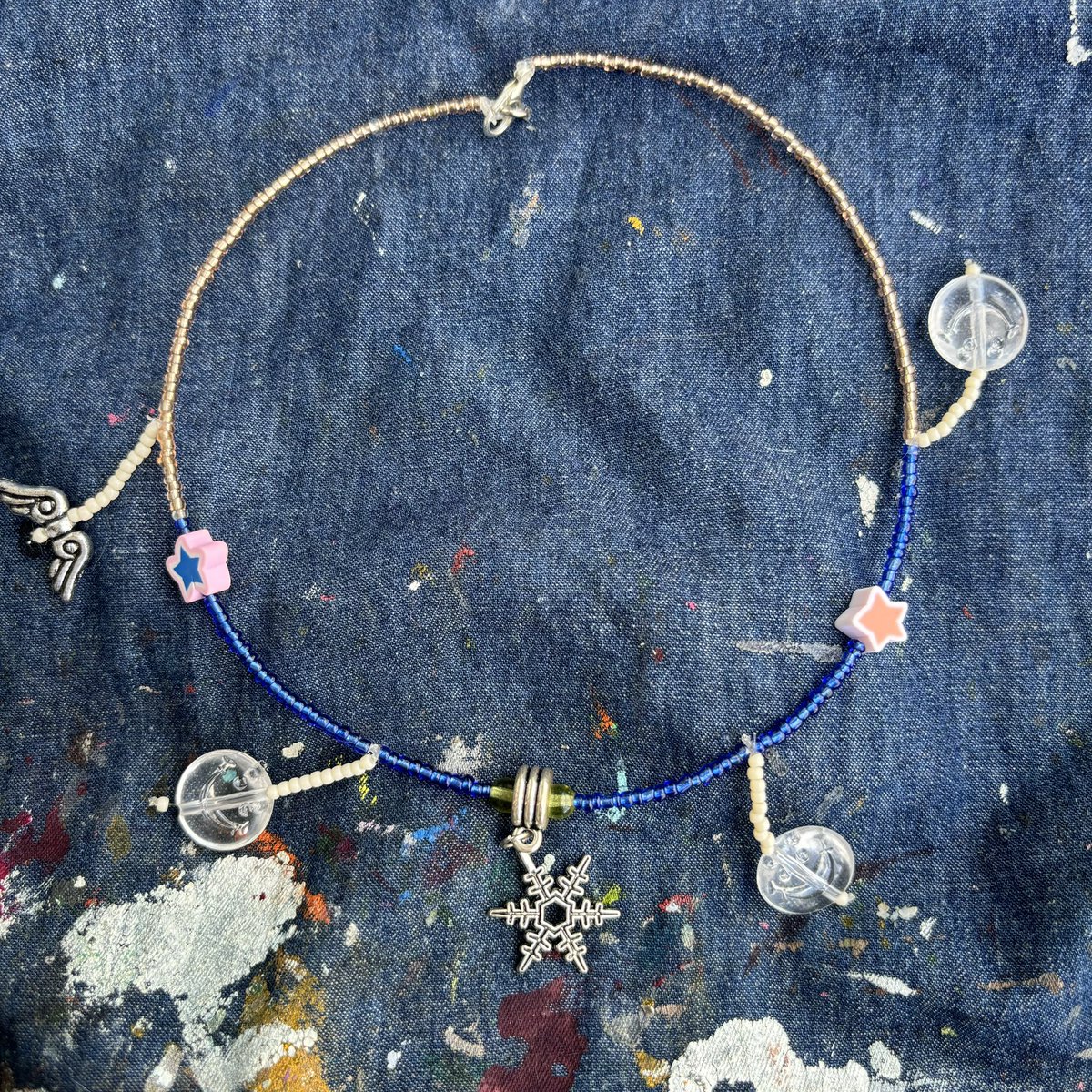thanshopiripiri's tweet image. #beading 
絵を描く前に色遣いの準備運動で作っているアクセサリー、また新しいものがいくつか増えたのでご紹介です 🍵既存の在庫に加えこちら個展へ持っていきます  𖧧

1. Raspberry bracelet 🍓
2.  Summer Breeze necklace 𓂅
3. Juicy necklace 𑁍
4. Girly techno necklace 🧬