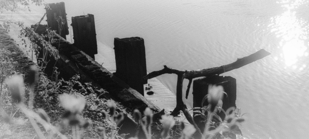 pewileman's tweet photo. Lifted high on a rising tide. Left stranded, alone and abandoned when the surge tide ebbs away again. I can't help feeling that there's a metaphor in there somewhere? ๐ค #RiverTyne #GatesheadRiverside @NorthEastTweets https://t.co/LzdKh1evEu