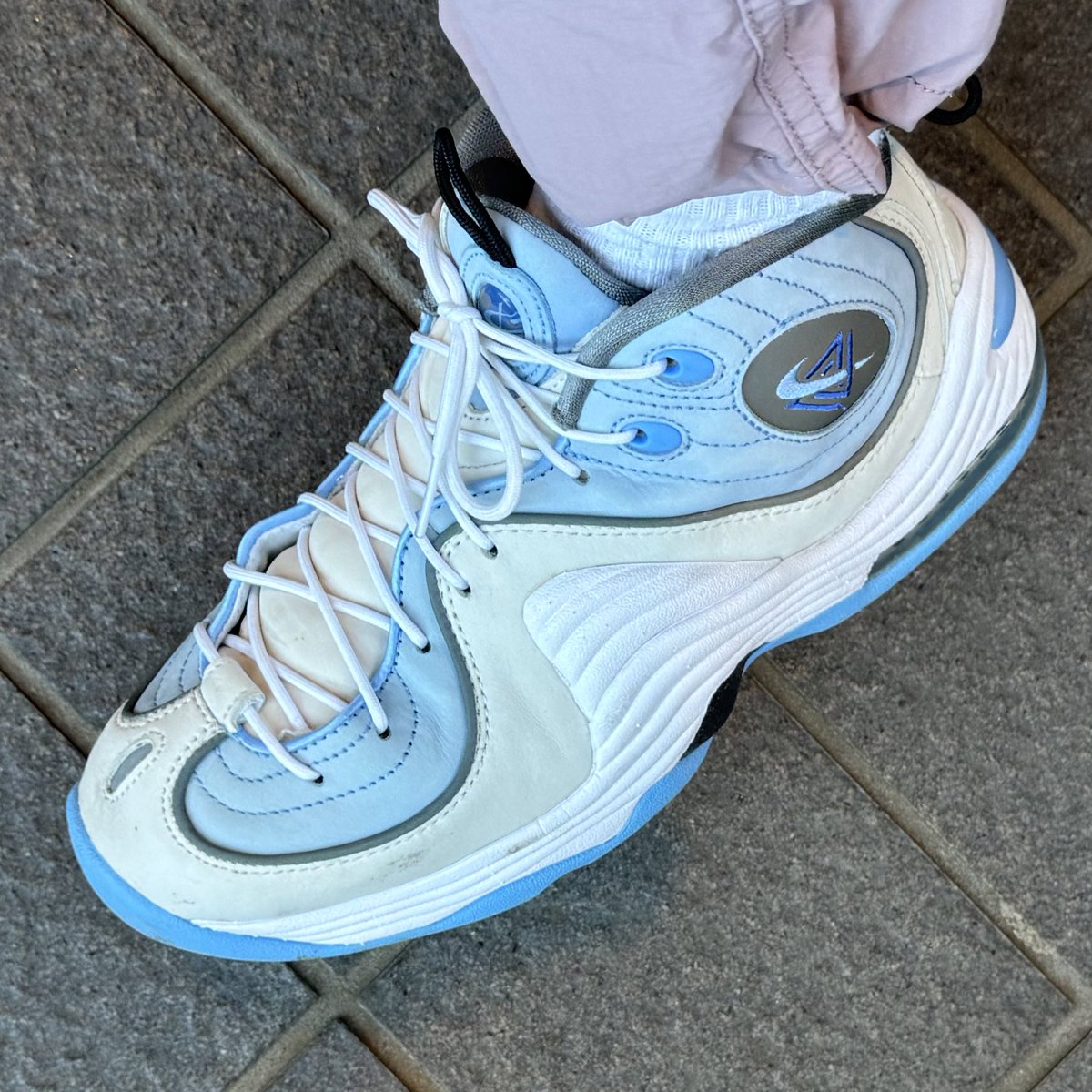 tengusneaker's tweet photo. 👟6月4日の今日スニ👟
「ソーシャル・ステータス × ナイキ エアペニー2 "プレイグラウンド/ホワイト"」
#socialstatus #nike #airpenny2 #playground https://t.co/pHkPdm9Yhb