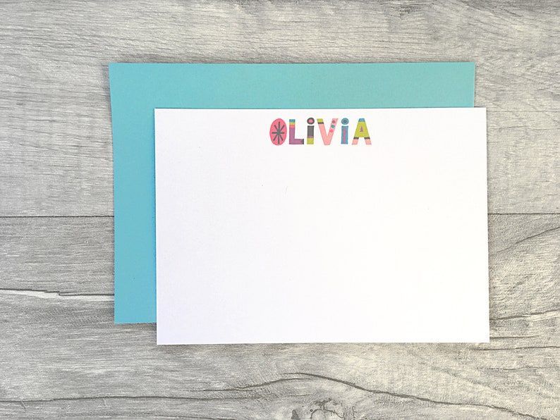 These personalised note cards are a great way to keep in touch with friends and family. You can but them in a variety of pack sizes and make a lovely gift! buff.ly/3ujsY6i 
#Earlybiz #onlinecraft