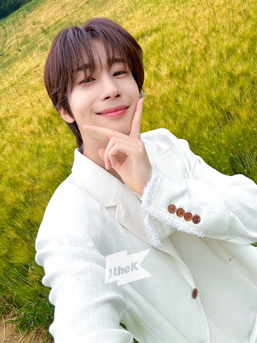 🙁😶😮🙂😊😁😆🥹
= #야외녹음실 우야 셀카 보는 울한아 모습
#한승우 미모 완전 활짝 꽃폈다🌷
#HANSEUNGWOO #Blooming #야외녹음실 <a href="/HanSeungWoo_twt/">한승우(Han Seung Woo)</a>
​
#Beyond_the_Studio 👉 youtu.be/JybWEy8dBKk