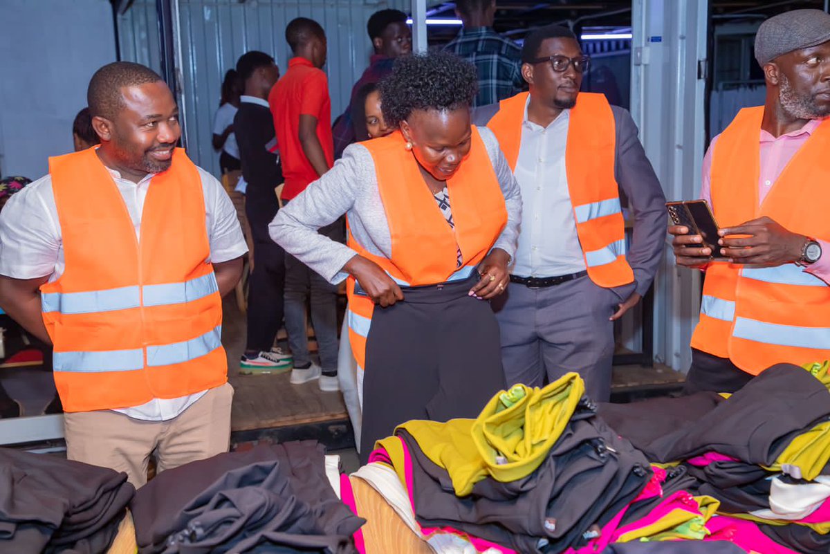 Anite__Evelyn's tweet photo. What I witnessed @MotivUG is talent,skills,innovation, the young people are well equipped with what it takes to make them big-time industrialists. all they need is capital,since money follows ideas&amp;innovation i promise to do everything within my powers to find capital for them. https://t.co/HGi6vVfilj