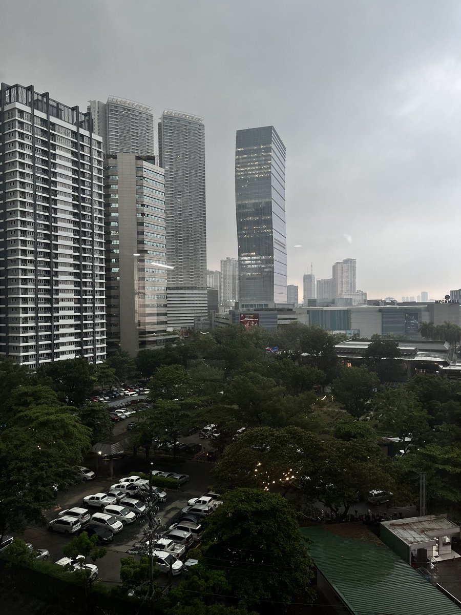 earthshakerph's tweet photo. #MeteoShaker Dark skies loom over Pasig, Metro Manila due to a thunderstorm.
Please share any flood or situational reports in your area.
Photo courtesy of ES Member Carryl Jade Brocales. https://t.co/PE2f7UHfXO