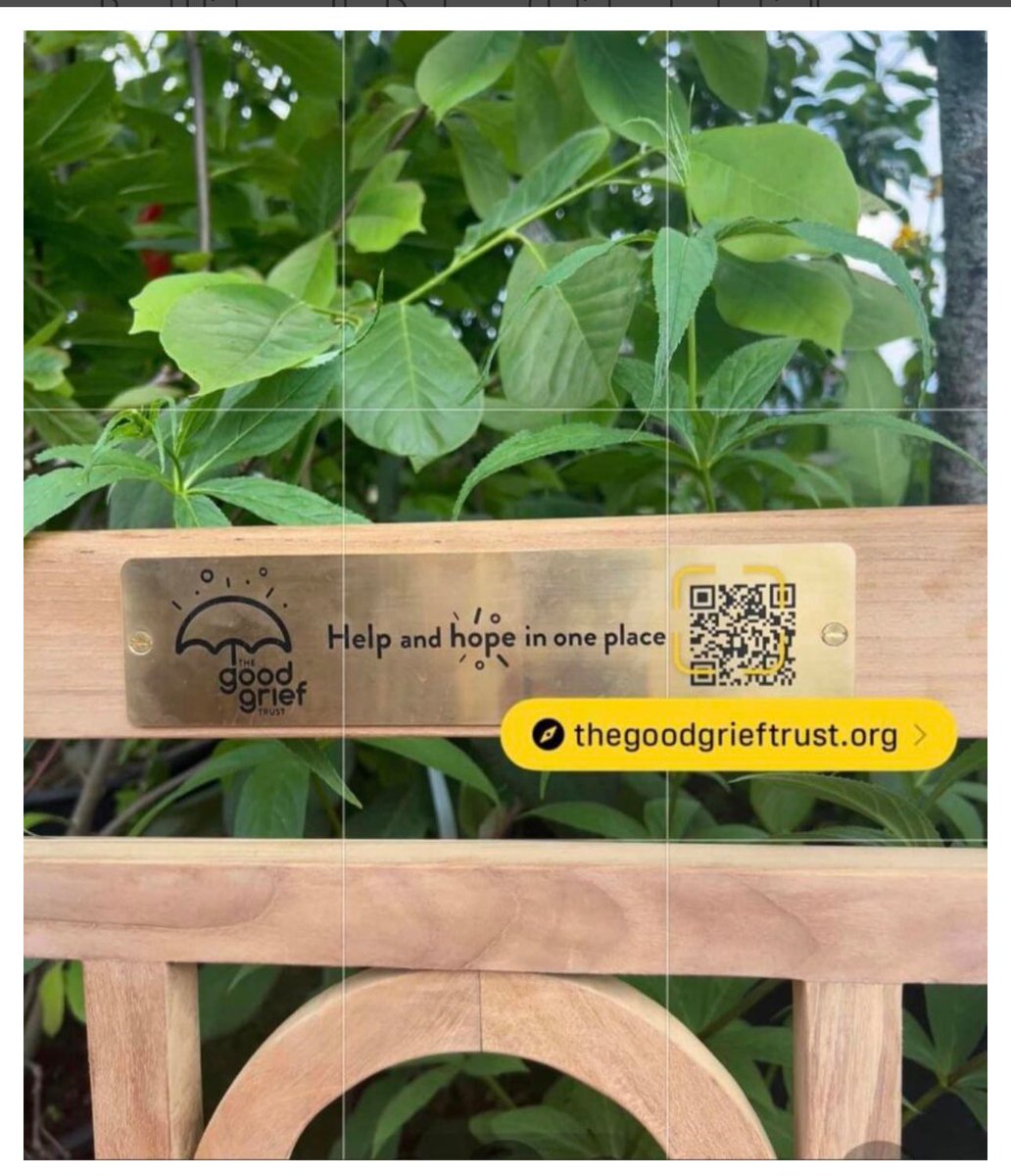 goodgrieftrust's tweet photo. Good morning,
This week we celebrate the 1st Anniversary of our #SitWithHope campaign!
Today our CEO @lindamagTV will be back in Windsor, to meet our Ambassdor @drrajarora and her family, to unveil 10 Help and Hope plaques to be installed on seats in the magnificent grounds of the Fairmont Hotel, Windsor Great Park.
This will be the first hotel in the UK to support our initiative and we thank the Arora family for their compassion for bereaved guests and staff alike.
We know those who are grieving may take time away with family or friends, or on their own, for some respite after a bereavement and these plaques placed on benches and seats in hotel gardens will raise awareness of the bereavement services available to them.
@FairmontHotels
🧡☂️ to order a plaque.
https://t.co/VGU9DItH20