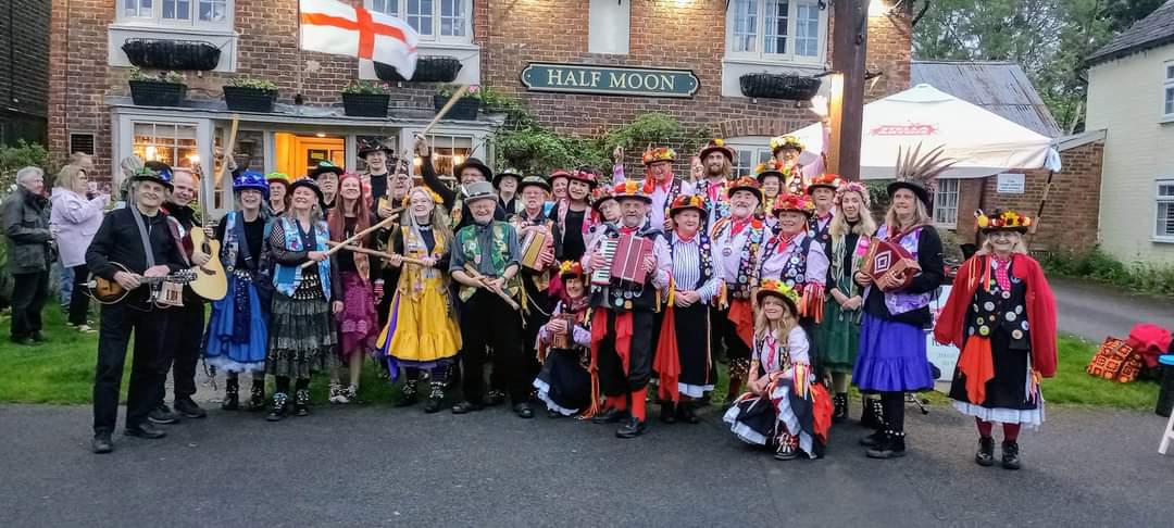 Been a busy few weeks for Phoenix. Topped off last night by a joint dance out Phoenix Morris &amp; New Moon Morris at The Half Moon, Wilstone, nr Tring.
Unfortunately rain put an early stop to play, resulting in a quick dash into the pub for some nibbles &amp; music.