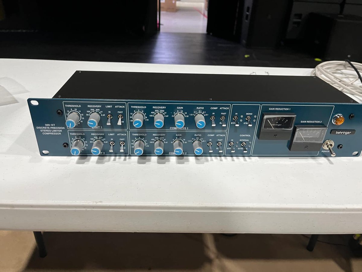 cuonet's tweet image. 와우, 예상을 훨씬 뛰어넘은 수준의 마감 퀄리티~!!
단단한 손맛의 stepped 노브, 실물이 더 예쁘네요.
와~ 이건 $499 가 아니 $1499 라고 해도 믿을 것 같은 마감 퀄리티…

#곧판매시작 #큐오샵공지나갈듯 #behringer369 #never33609