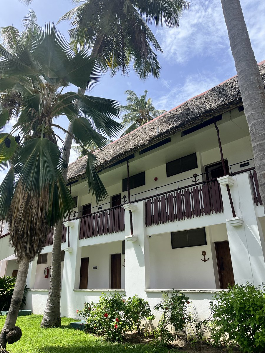 VoyagerBeach_Ke's tweet photo. Morning reflections in paradise πΈπ΄ Good Morning Passengers β€οΈ
#PeacefulMoments #v acationsatVoyagerbeachresort #ExploreVBR #Journeywithheritagekenya https://t.co/h2IhKW5Fto