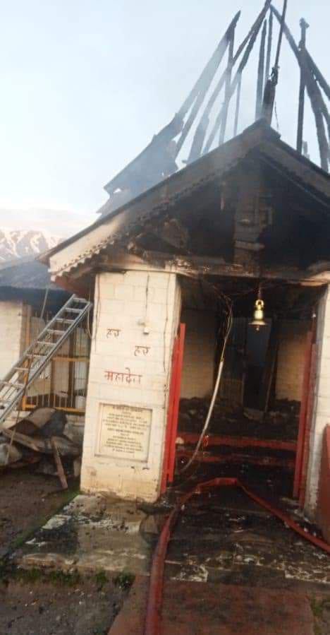 AnObserversView's tweet photo. It’s not even 24 hours since separatist Engineer Rashid won the election that the historic Maharani temple in Gulmarg was seen in flames overnight, reducing it to ashes. 

Is it an accident or just a coincidence?
#JustAsking #Kashmir https://t.co/qb8Eb1aSej