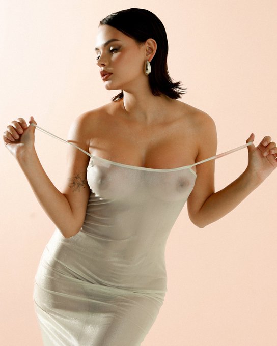 Natalee Hazel’s pics and videos