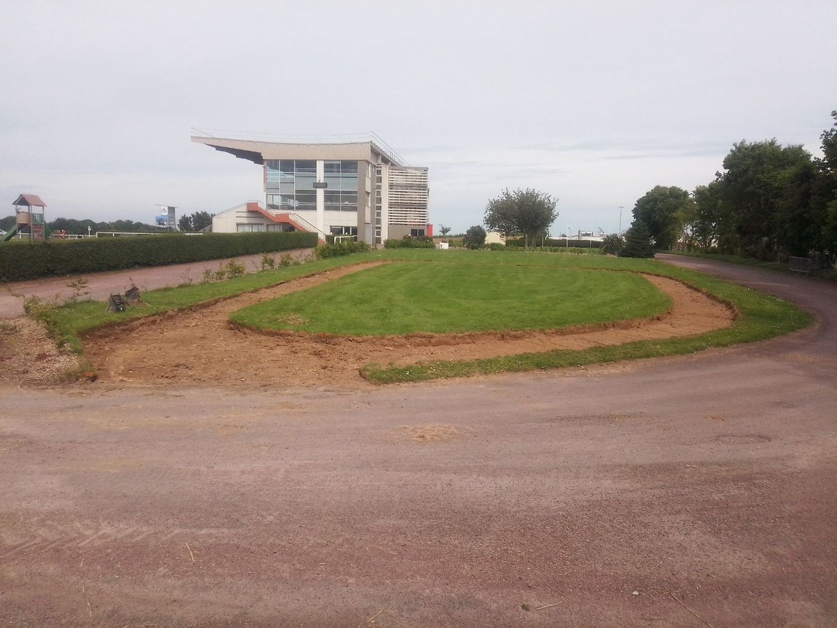 HippodromeLaGla's tweet photo. Notre futur rond de marche pour la détente des chevaux est en train de prendre forme. Il sera effectif le dimanche 16 juin #LabelEquuRes @NORMANDIECheval https://t.co/lno8DyL1OG