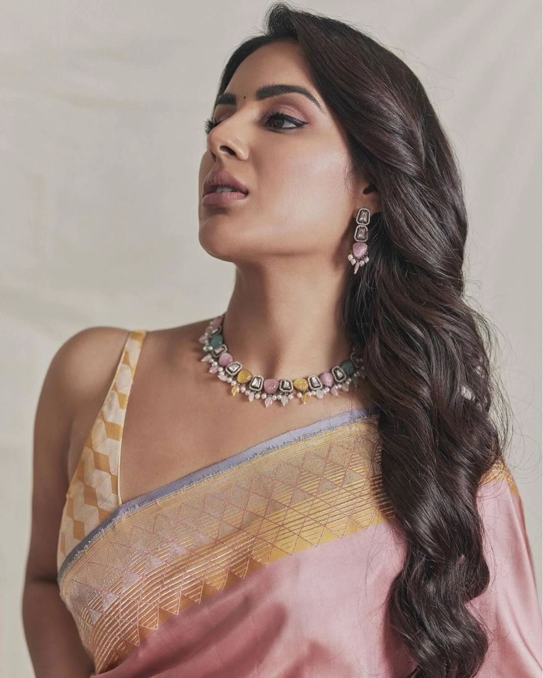 GPSjqK4aoAAWK5o?format=jpg&name=large