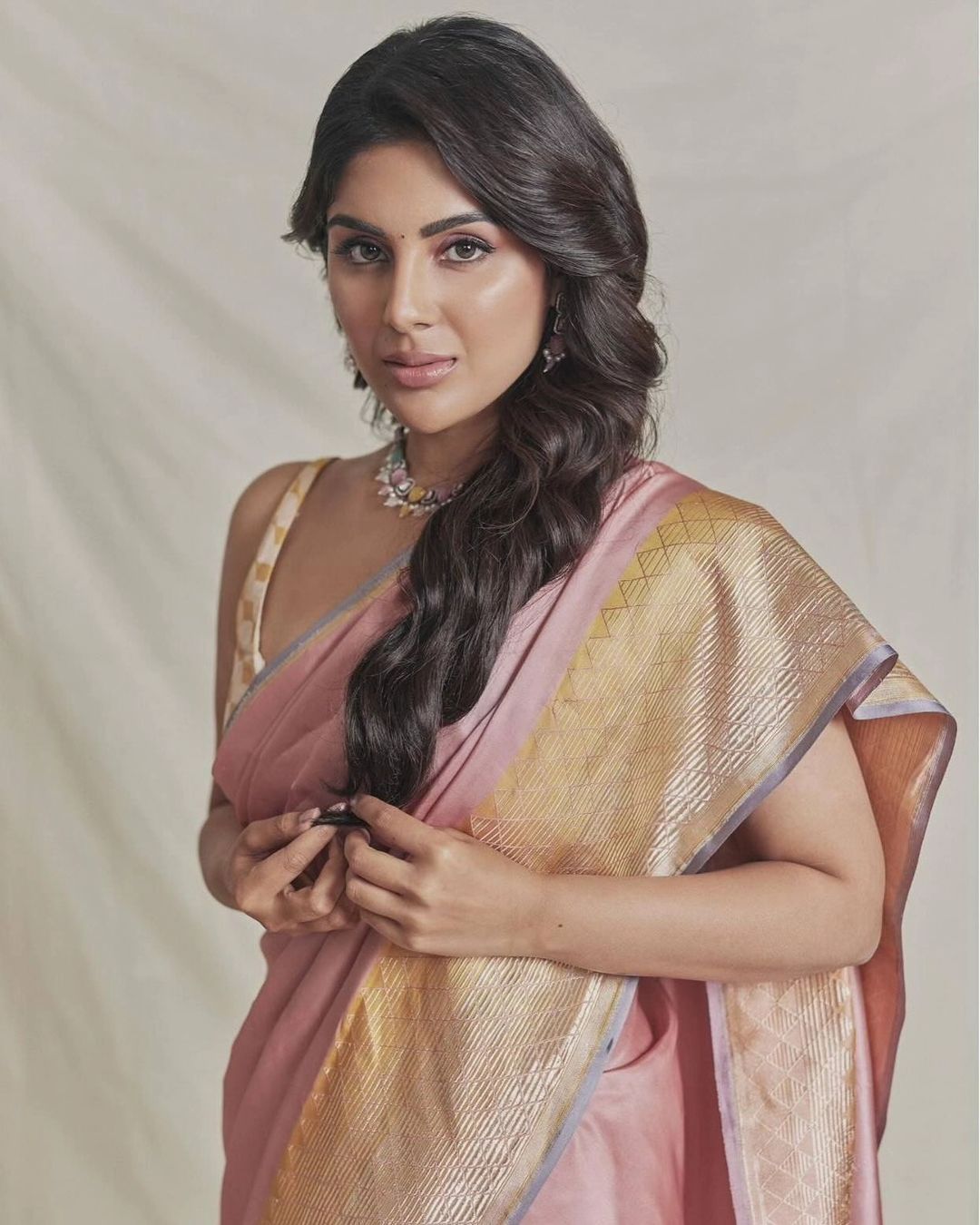 GPSjqMtaEAARUbe?format=jpg&name=large