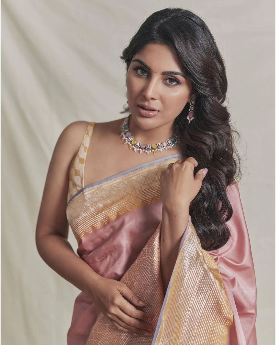 GPSjqOoaMAAiC0B?format=jpg&name=large