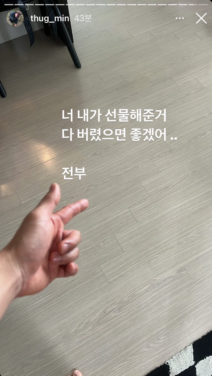 zzzzorru's tweet photo. 뭐지진짜 그만좀웃겨 https://t.co/YHaI4EsqTN