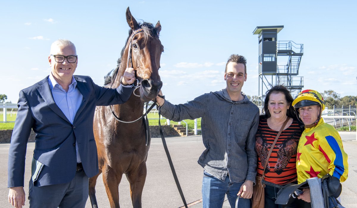 WesternRacepix's tweet photo. 1st metro winner for trainer Jayson Hines! LIFEISBUTADREAM - Belmont Wed 5th June @PerthRacing #WesternRacepix #BelmontParkPerth
More 📸 https://t.co/SigLznY1t7 https://t.co/CKWqWcrLLy