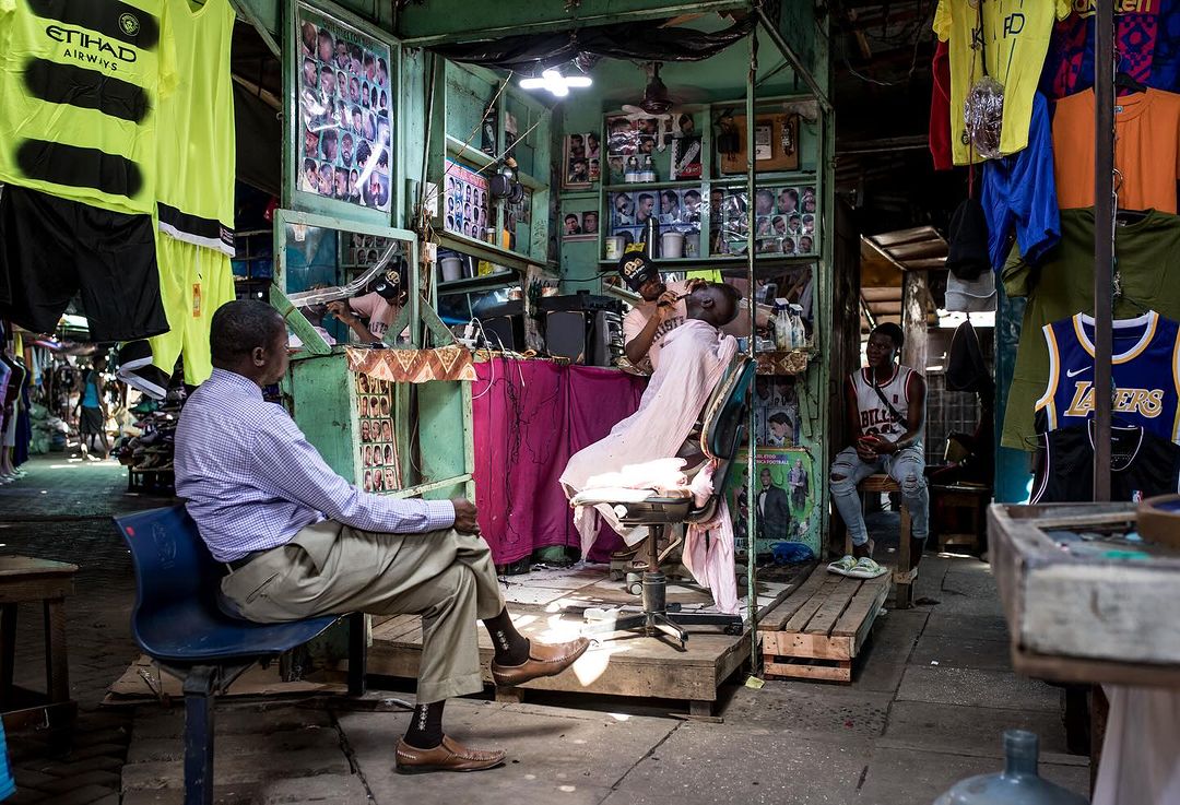 _SPCA's tweet image. mages taken by IG: muhamadoubittaye (Gambia). We want to see your street photography in all kinds of style. Tag us on your photos #streetphotographyAFRICA and follow us on
@_SPCA
for your chance to be featured.