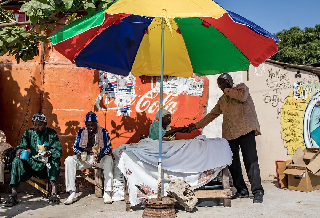 _SPCA's tweet image. mages taken by IG: muhamadoubittaye (Gambia). We want to see your street photography in all kinds of style. Tag us on your photos #streetphotographyAFRICA and follow us on
@_SPCA
for your chance to be featured.