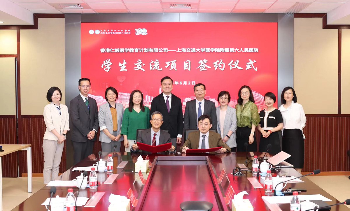cuhknursing's tweet photo. Prof. Ho Yu CHENG joined the signing ceremony of the #studentexchange programme between Project Empadurance Limited and the Shanghai Sixth People's Hospital affiliated to Shanghai Jiao Tong University School of Medicine on 2 Jun🫱🏻‍🫲🏻 @ahy_cheng https://t.co/IqRcD1RRDp