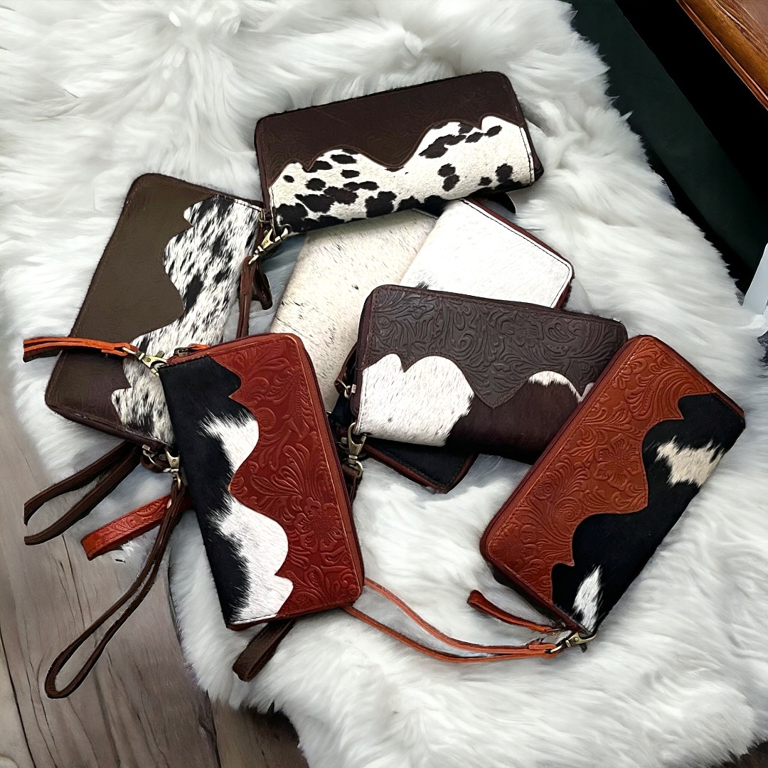 CraftingAncient's tweet image. Elevate your style with our Trendy Leather Hobo Clutch! 👜💫
Shop Now : ancientcrafting.com
#leatherbags #leathercollection #leatherclutch #leatherbagscollection #handmadeleatherbags #onlineleathershop #onlineleatherbagstore #leathercraft #vintageleathercollection #theacolyte