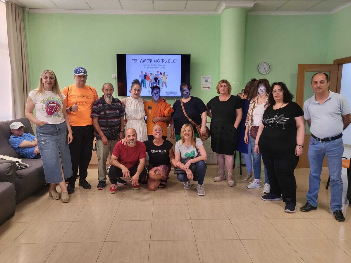 SMCIEZA's tweet photo. ¡Sensibilizándonos contra la violencia de género! 💜
El pasado 22 de mayo tuvimos el honor de contar con el equipo de Sensibiliza T, perteneciente a la @PolitSocialMur y la Dirección General de Mujer y diversidad de género.
¡Gracias por tan importante aprendizaje! 🫂
#afemce https://t.co/EFmbekOH2e