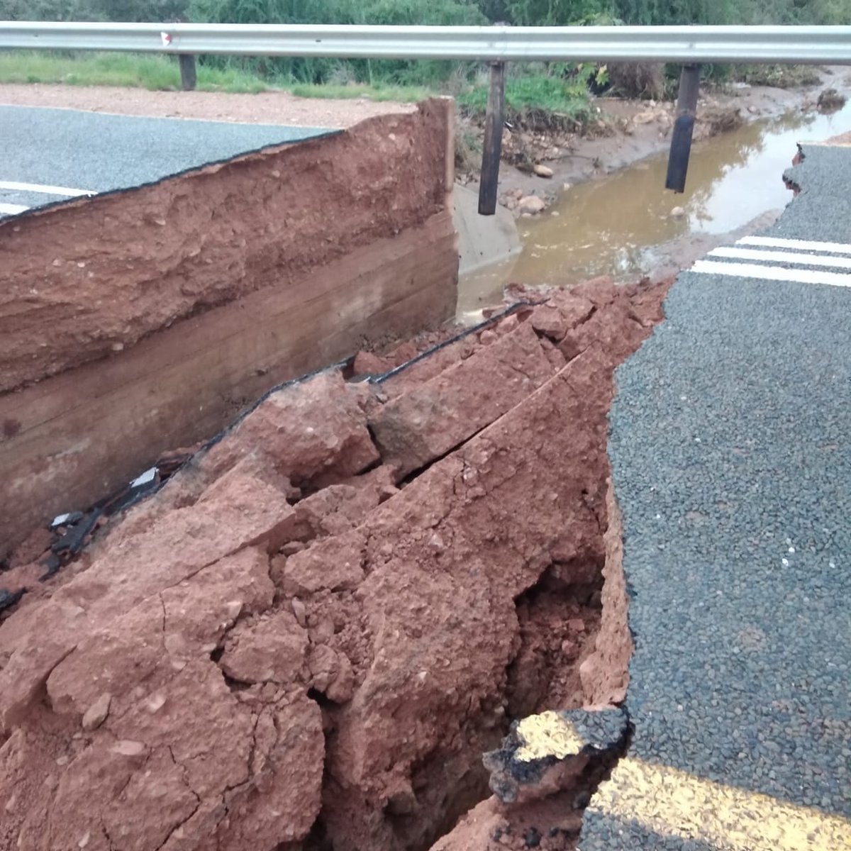 _ArriveAlive's tweet photo. The road between Oudtshoorn and De Rust is currently closed https://t.co/UymOgzRSrx #ArriveAlive #RoadClosure #Oudtshoorn #DeRust
@Oudtmun @OudtshoornC https://t.co/LknhwoPwT1