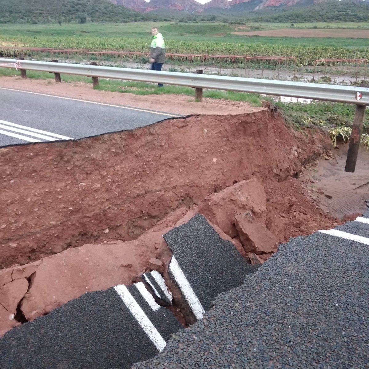 _ArriveAlive's tweet photo. The road between Oudtshoorn and De Rust is currently closed https://t.co/UymOgzRSrx #ArriveAlive #RoadClosure #Oudtshoorn #DeRust
@Oudtmun @OudtshoornC https://t.co/LknhwoPwT1