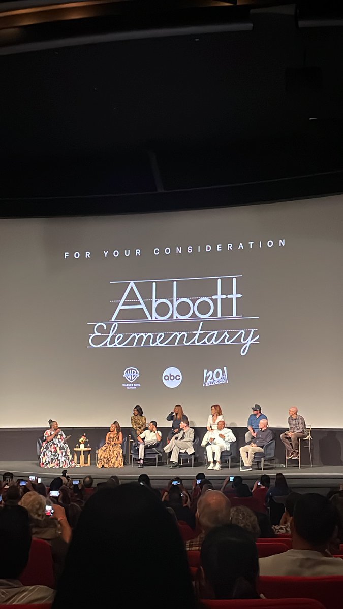 ErickVLopez's tweet photo. Had to go out and support @AbbottElemABC - the cast and crew did their thing again this season! 💐🎉 https://t.co/WbOSrxdTkR