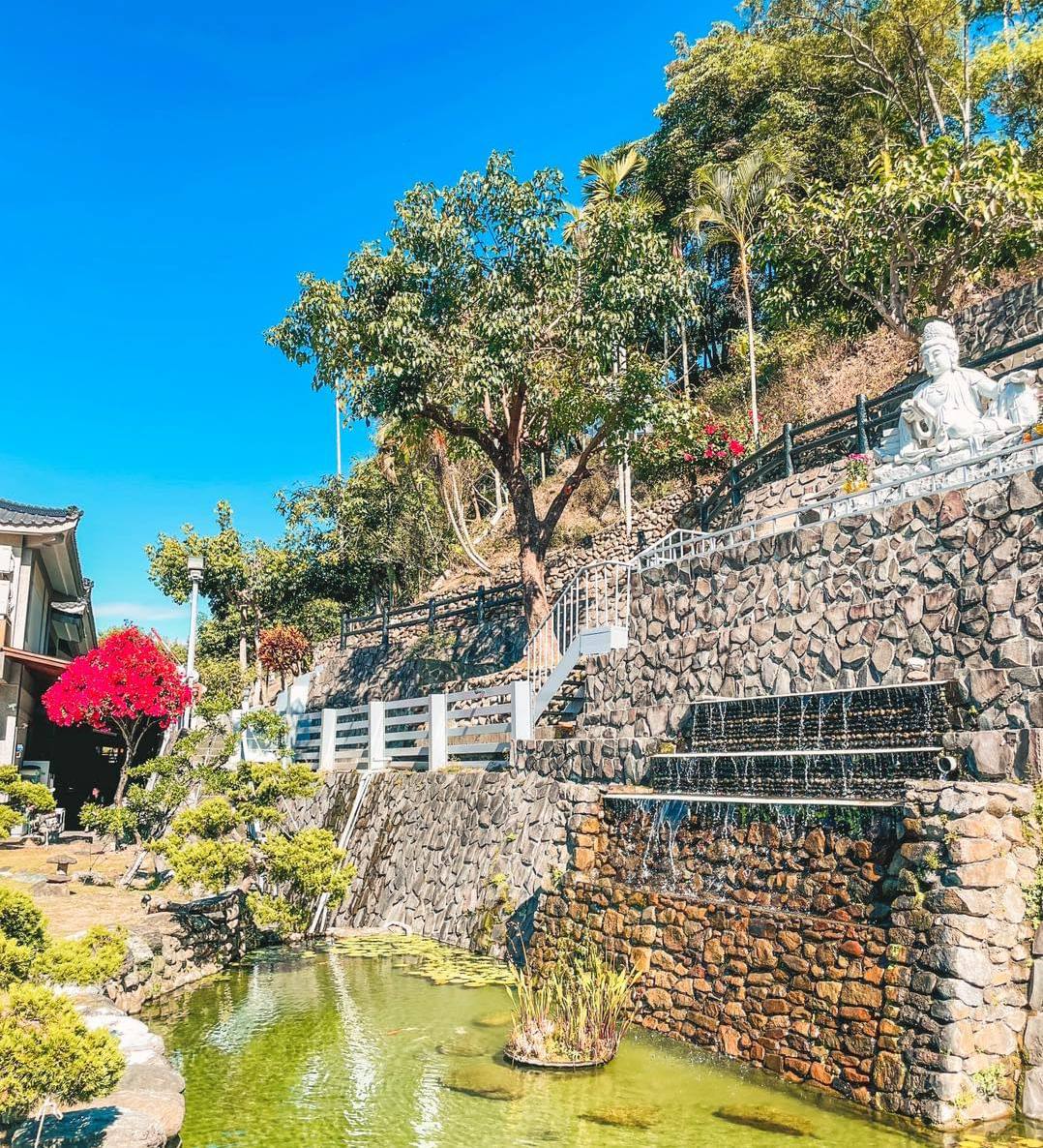MadisonElm56744's tweet photo. 路边的风景确实给人们带来一种想要放荡的感觉，为了表达一下现在的心情，先给粉丝来两张路边的美景！🤪🤪 https://t.co/lV6G48riXF