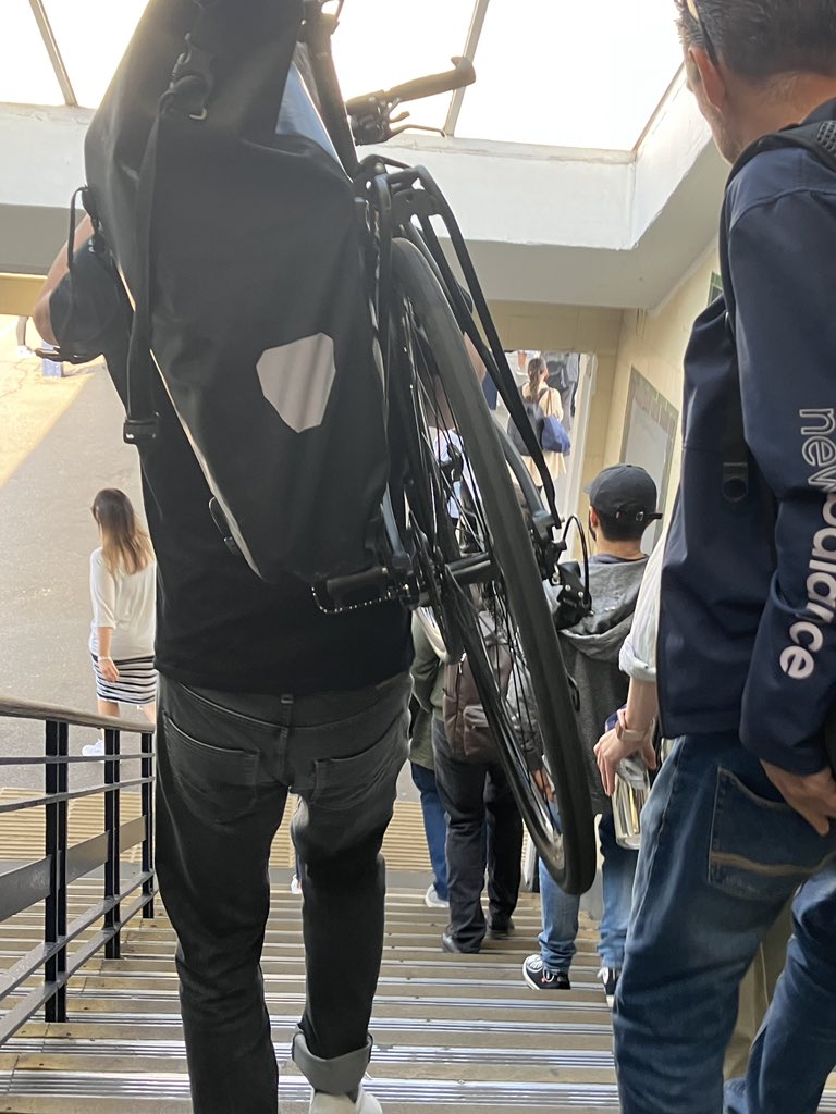 mintiestmel's tweet photo. @SW_Help we see here a non folding bike heading for the platform for trains from SUR to WAT… ie park morning rush hour. Passed several members of staff. I thought this wasn’t allowed! https://t.co/mJOahseW9F